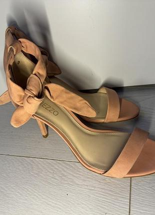 Босоножки arezzo