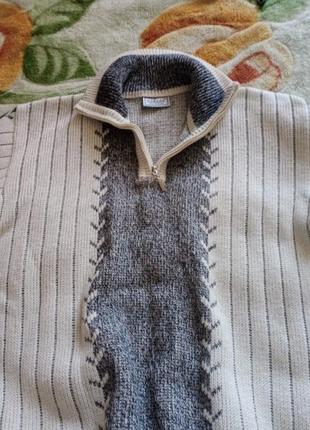 Фирменный свитер