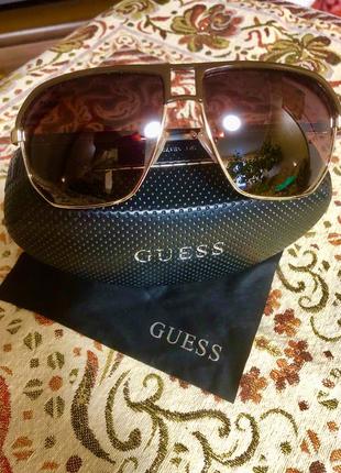 Сонцезахисні окуляри guess.
