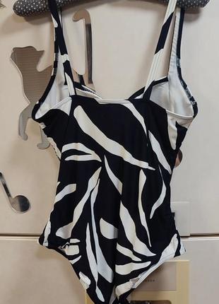 Чудовий чорно-білий суцільний купальник від "m&s" роз. 183 фото