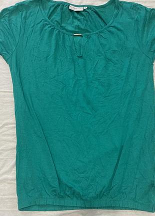 Футболка жіноча