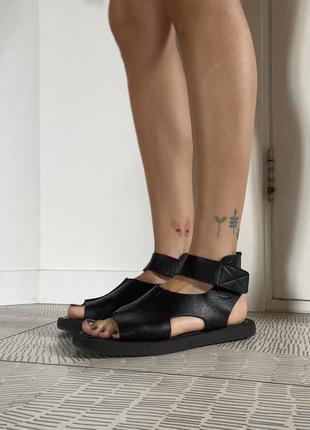 Очень крутые сандали из мягкой кожи estro