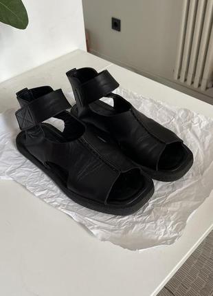 Очень крутые сандали из мягкой кожи estro