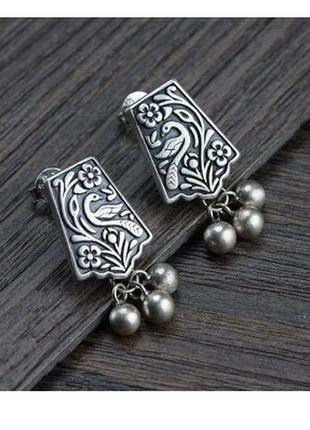 Сережки у сріблястому стилі для жінок