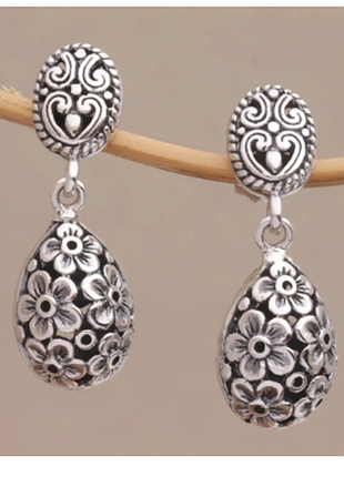 Сережки у сріблястому стилі для жінок