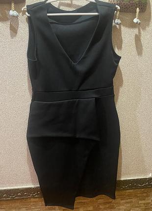 Платье по фигуре с баской