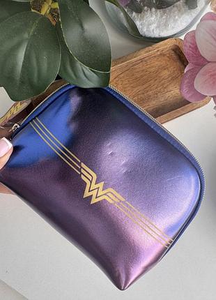 Kiko wonder woman косметичка