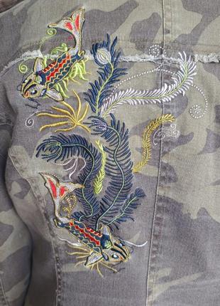Джинсовая куртка с вышитыми рыбами