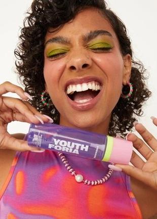 Pregame setting spray — это увлажняющая сыворотка-спрей для фиксации макияжа