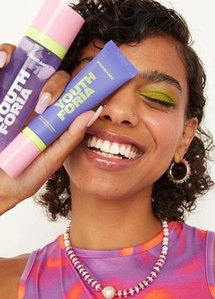 Pregame setting spray — это увлажняющая сыворотка-спрей для фиксации макияжа