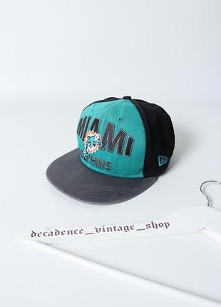 Вінтажна кепка снепбек new era nfl miami dolphins з вишитими лого. регулюється. оригінал. nba raiders lakers celtics chicago bulls y2k