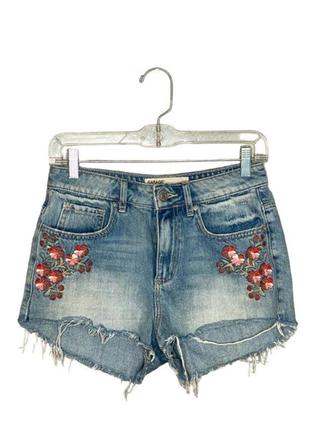 Джинсовые женские короткие шорты с вышивкой и рваным низом