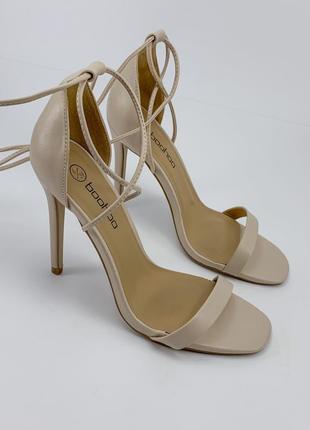 Босоножки женские