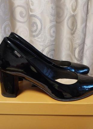 Качественные стильные брендовые лакированные кожаные туфли lasocki