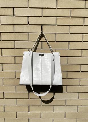 Белая летняя сумка