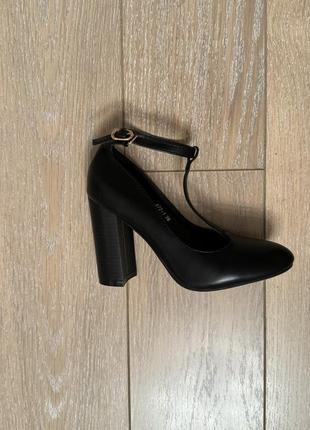 Туфлі loretta trend