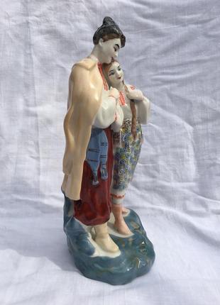 Статуэтка, фигура фарфор полонное зхк майская ночь влюбленная пара козак в папахе с девушкой 27,5 см3 фото