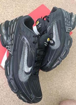 Кроссовки оригинальные стильные nike tn air max plus iii черные fd0659-001на баллонах в родной коробке, модель унисекс 40, стелька 25'56 фото