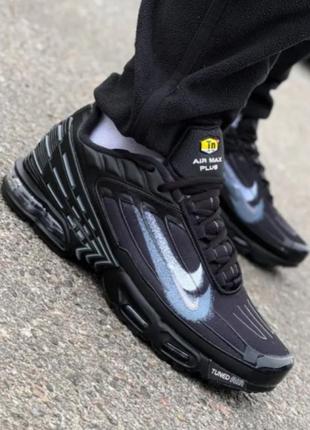 Кроссовки оригинальные стильные nike tn air max plus iii черные fd0659-001 на баллонах в родной коробке, модель унисекс, 41 размера, стелька 25'5 см