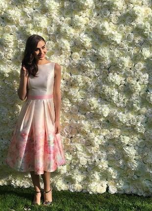 Шикарное платье в цветочный принт с пышной юбкой9 фото