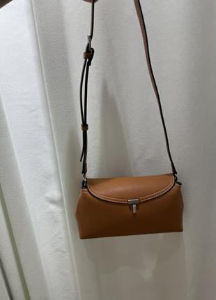 Сумка кожаная брендовая тоут toteme t-lock top handle