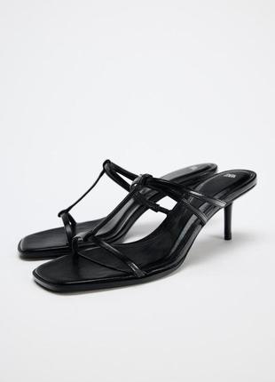 Босоножки на каблуке черные zara new