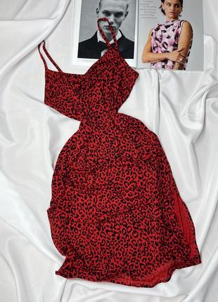Яркое леопардовое платье миди с разрезами6 фото