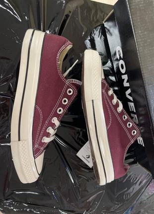 Женские высокие кеды конверс converse chuck 70 classic low-top burgundy женская демисезонная обувь на весну, лето и осень конверсы бордовые кроссовки1 фото