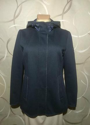 Курточка однослойная с капюшоном темно синего цвета,размер m.