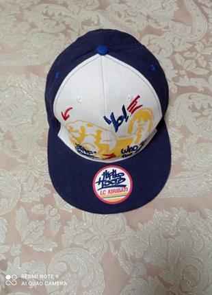 Кепка с прямым козырьком