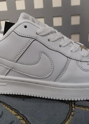 Женские кроссовки nike air force 1 кожаные белые топ качество