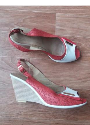 Кожаная яркая обувь.р.38.