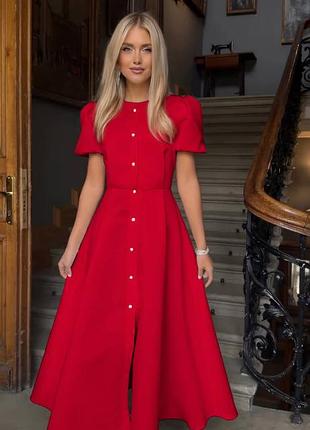 Платье в котором чувствуешь себя особенной. элегантная длина миди, акцентная талия и жемчужные пуговицы.