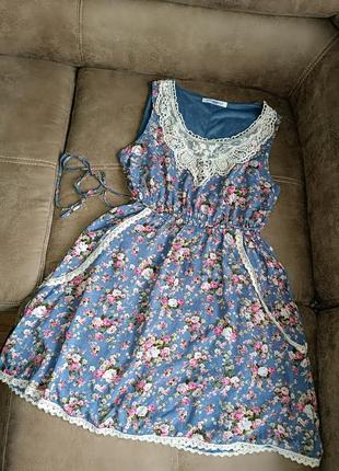 Платье на девочку, из натуральной ткани с кружевом