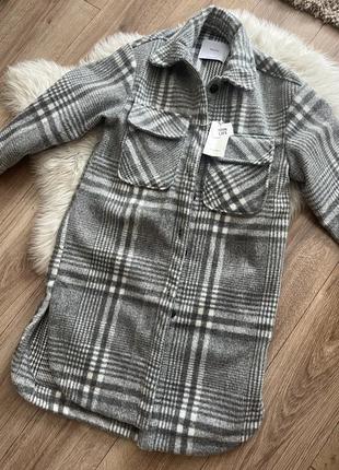 Нове пальто бренду bershka