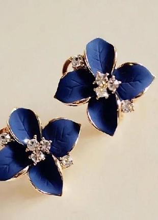 Сережки гвоздики у вигляді синьої , рожевої квітки