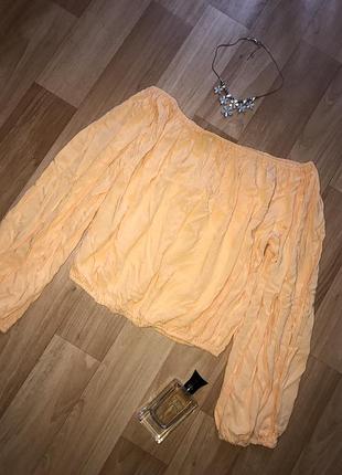 Блуза с открытыми плечами
