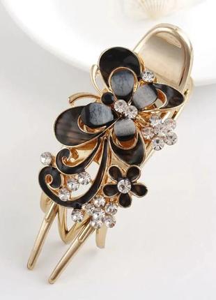 Пластикова заколка з метеликом