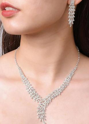 Елегантний комплект біжутерії з камінцями