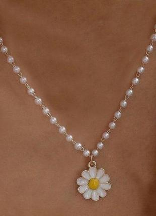 Перлове намисто з підвіскою квітки ромашки