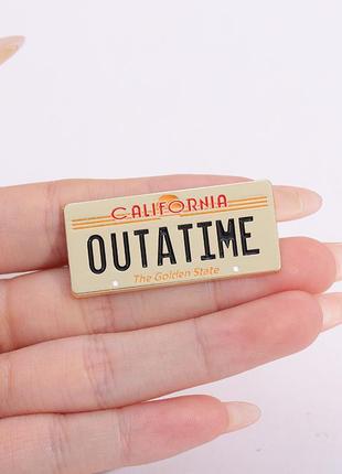 Брошка назад у майбутнє номер машини значок back to the future машина пін california outatime delorean dmc-12 деріан брошка