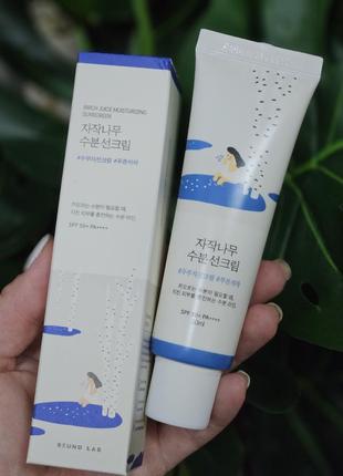 Сонцезахисний крем round lab birch juice moisturizing sunscreen spf 50