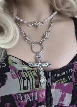 Оригінальне, стильне намисто з хрестом, колючим дротом та перлинами