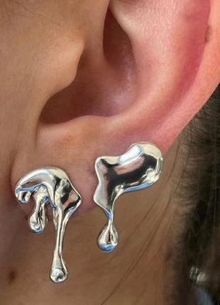 Сріблясті оригінальні сережки на одне вухо або два