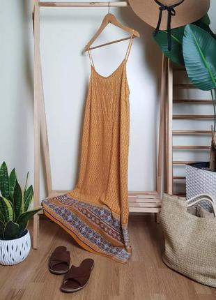 Стильное платье прямого кроя