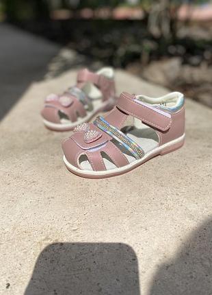 Закриті босоніжки для дівчинки, сандалі