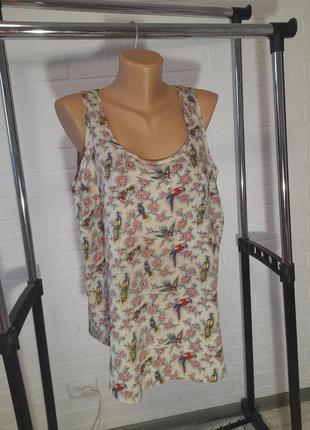 Летняя майка с птичками и цветами