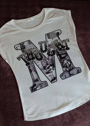 Белая женская футболка