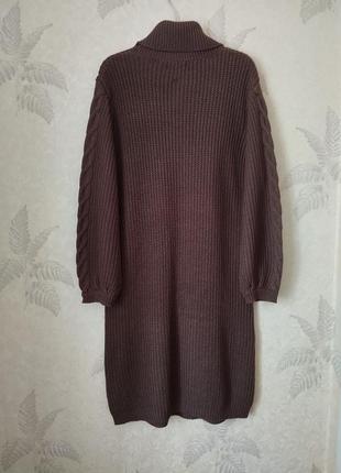 В'язане плаття з коміром.