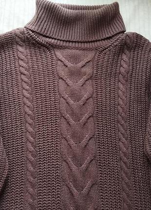 В'язане плаття з коміром.